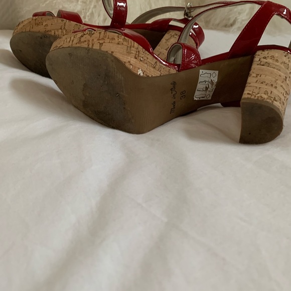 Red leather cork heel and platform shoe - Picture 4 of 6